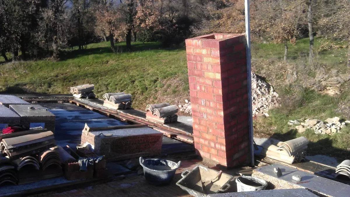 colocacion aislamientos tejado Conductos para chimeneas Tarragona