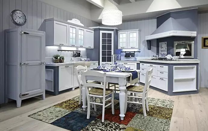 cocina rustica azul con campana de obra
